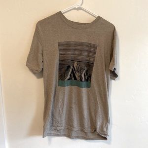 Prana Medium Shirt w Mountain design